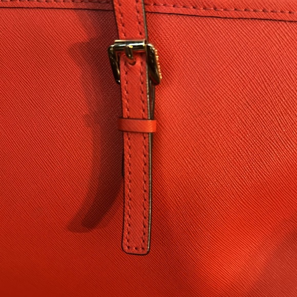 Michael KORS Saffiano Red Leather Tote - Picture 3 of 9